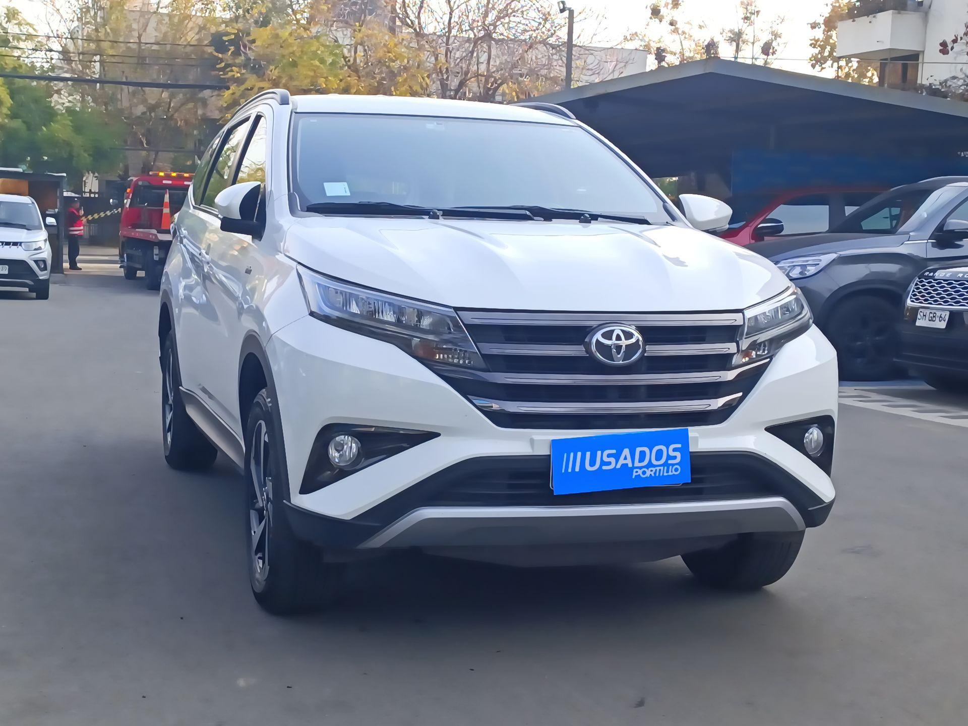 Station Wagon Toyota Rush