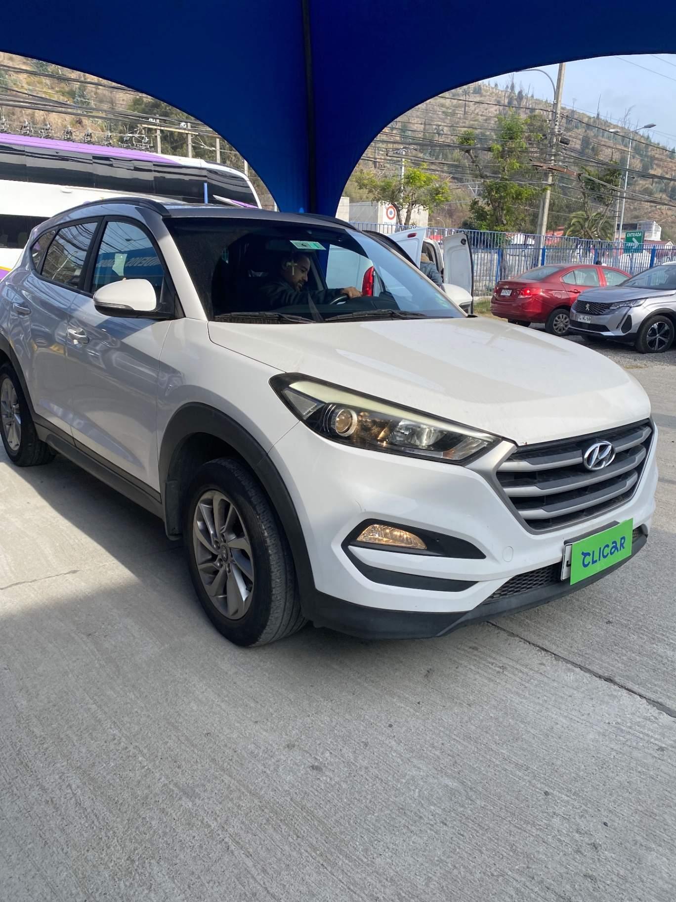 Station Wagon Hyundai Tucson