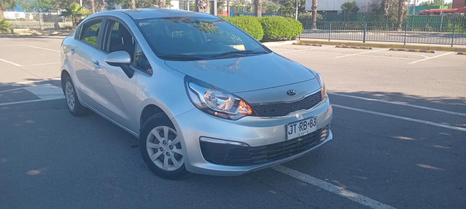 Automovil Kia Rio 4