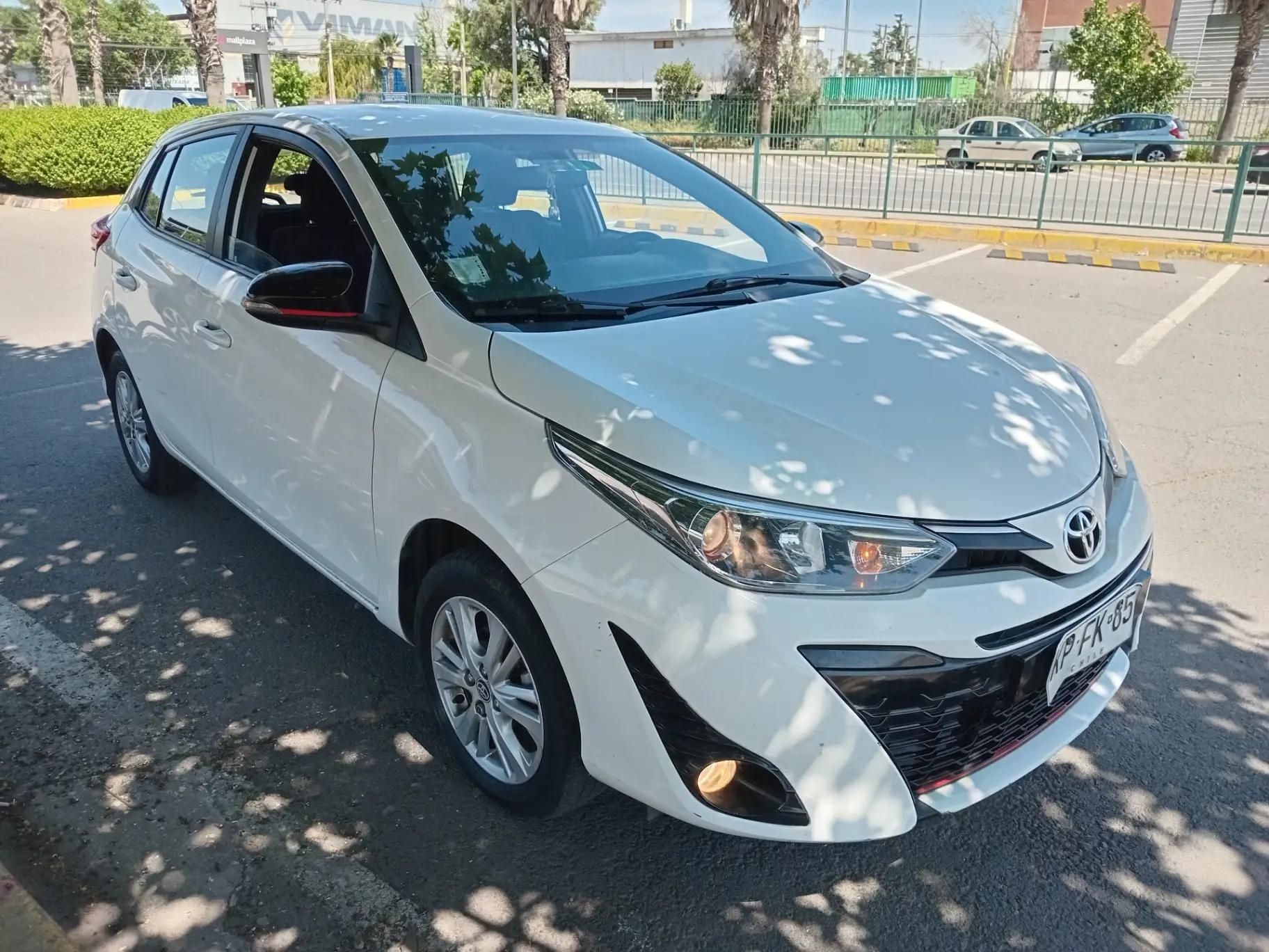Automovil Toyota Yaris