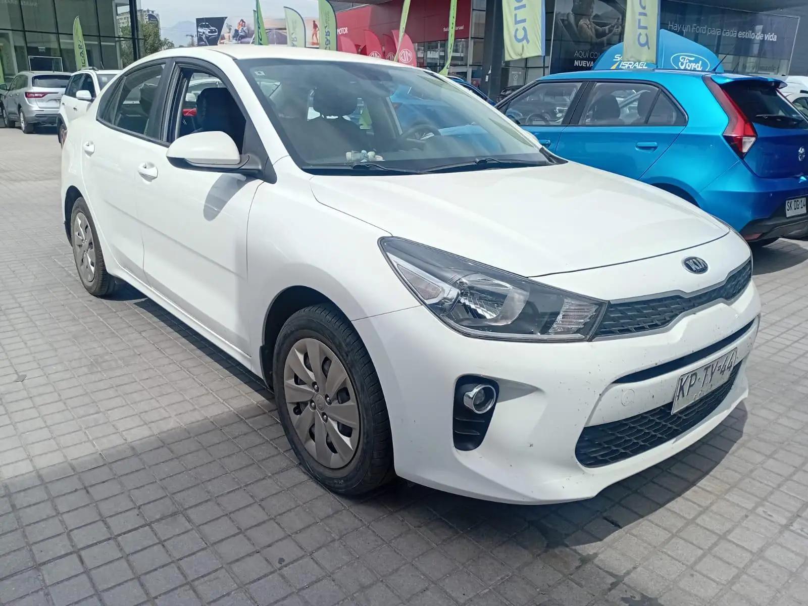 Automovil Kia Rio 4