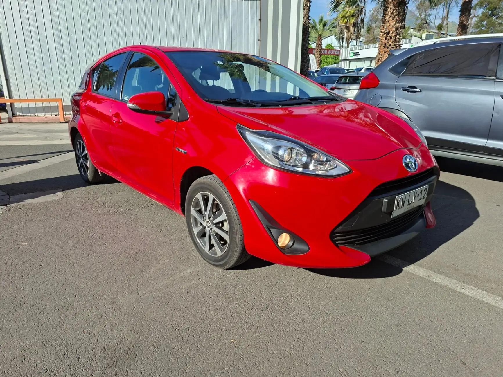 Automovil Toyota Prius C