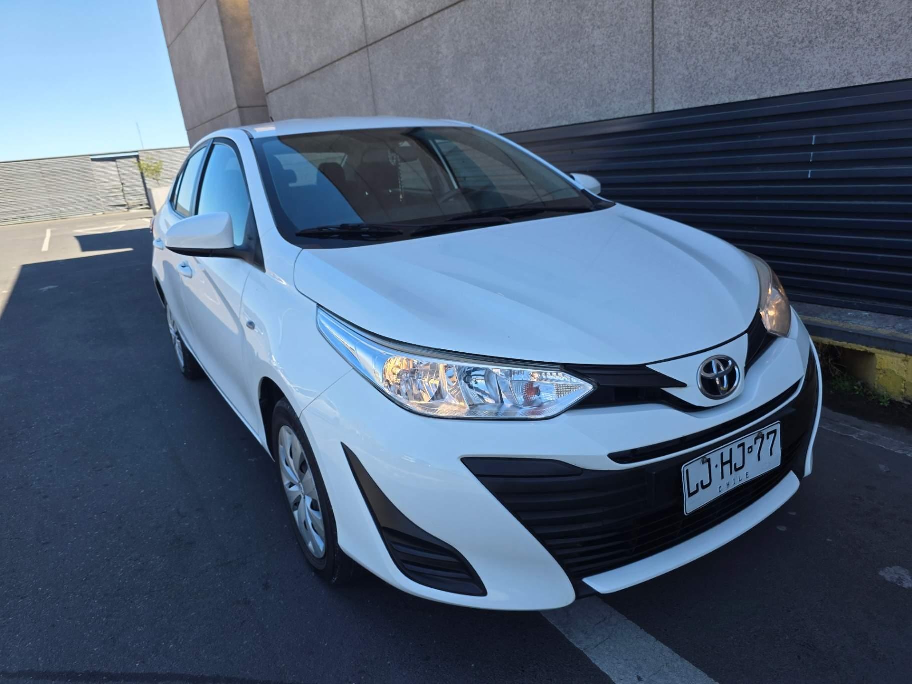 Automovil Toyota Yaris