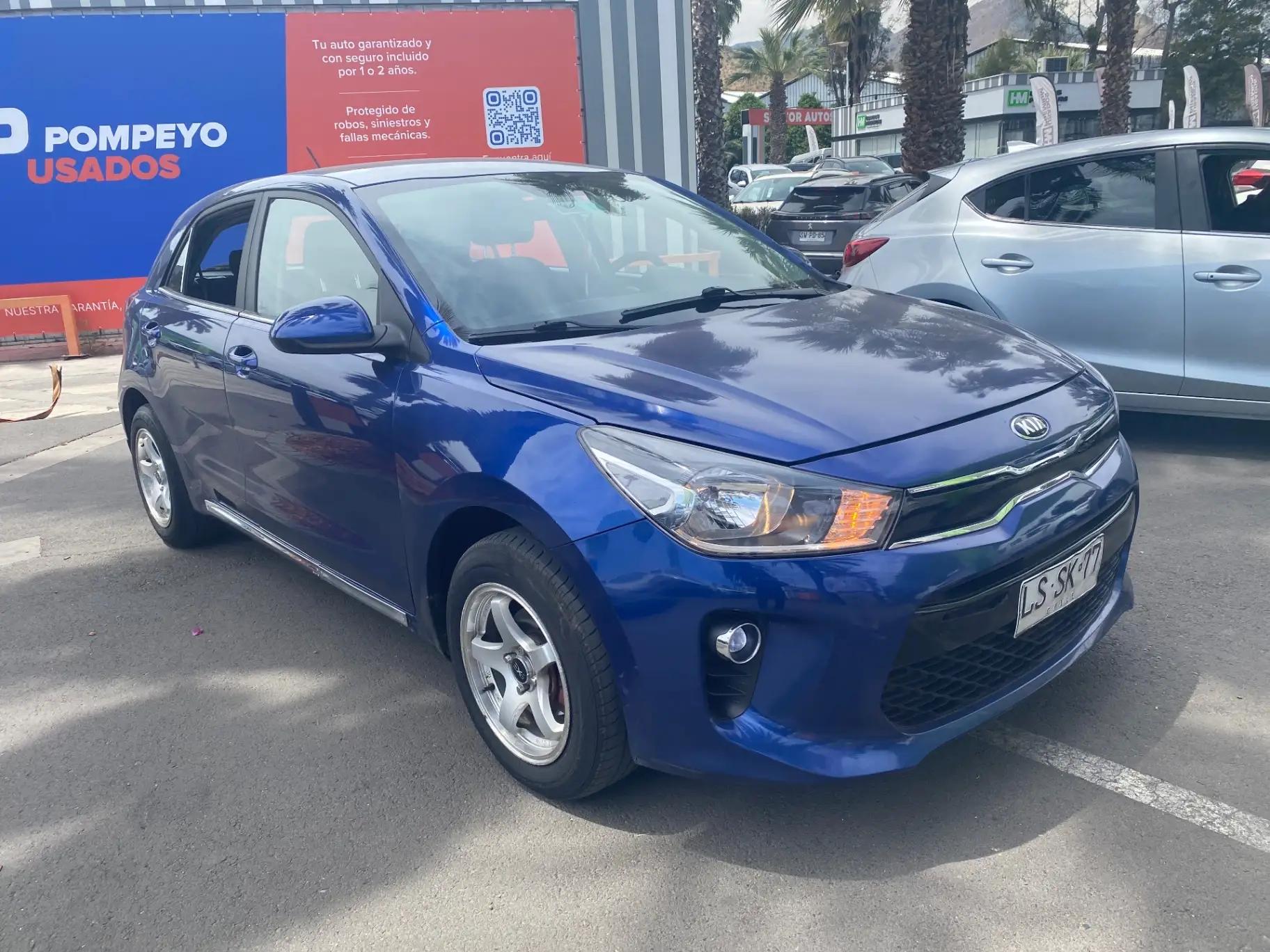 Automovil Kia Rio 5