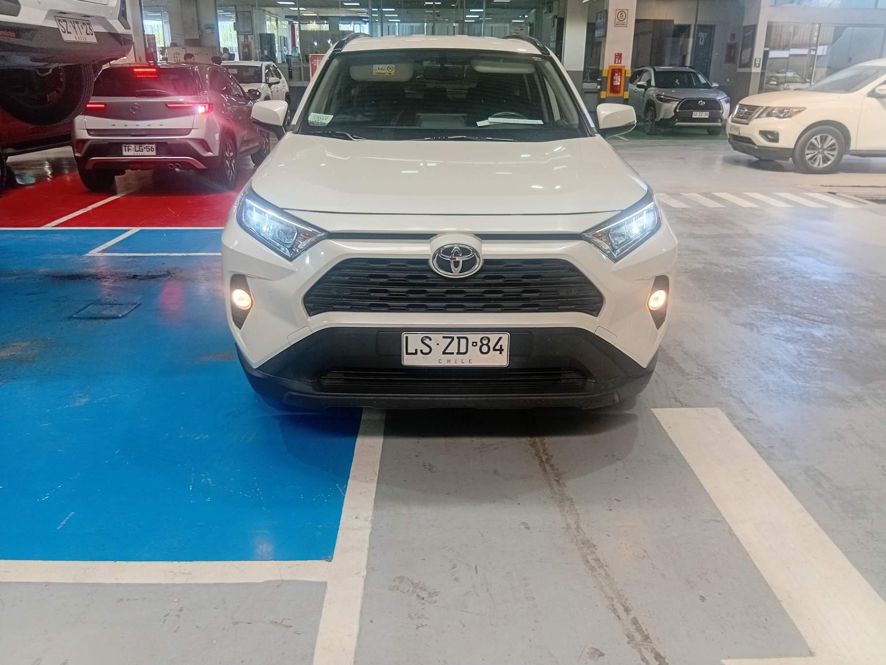 Station Wagon Toyota Rav 4