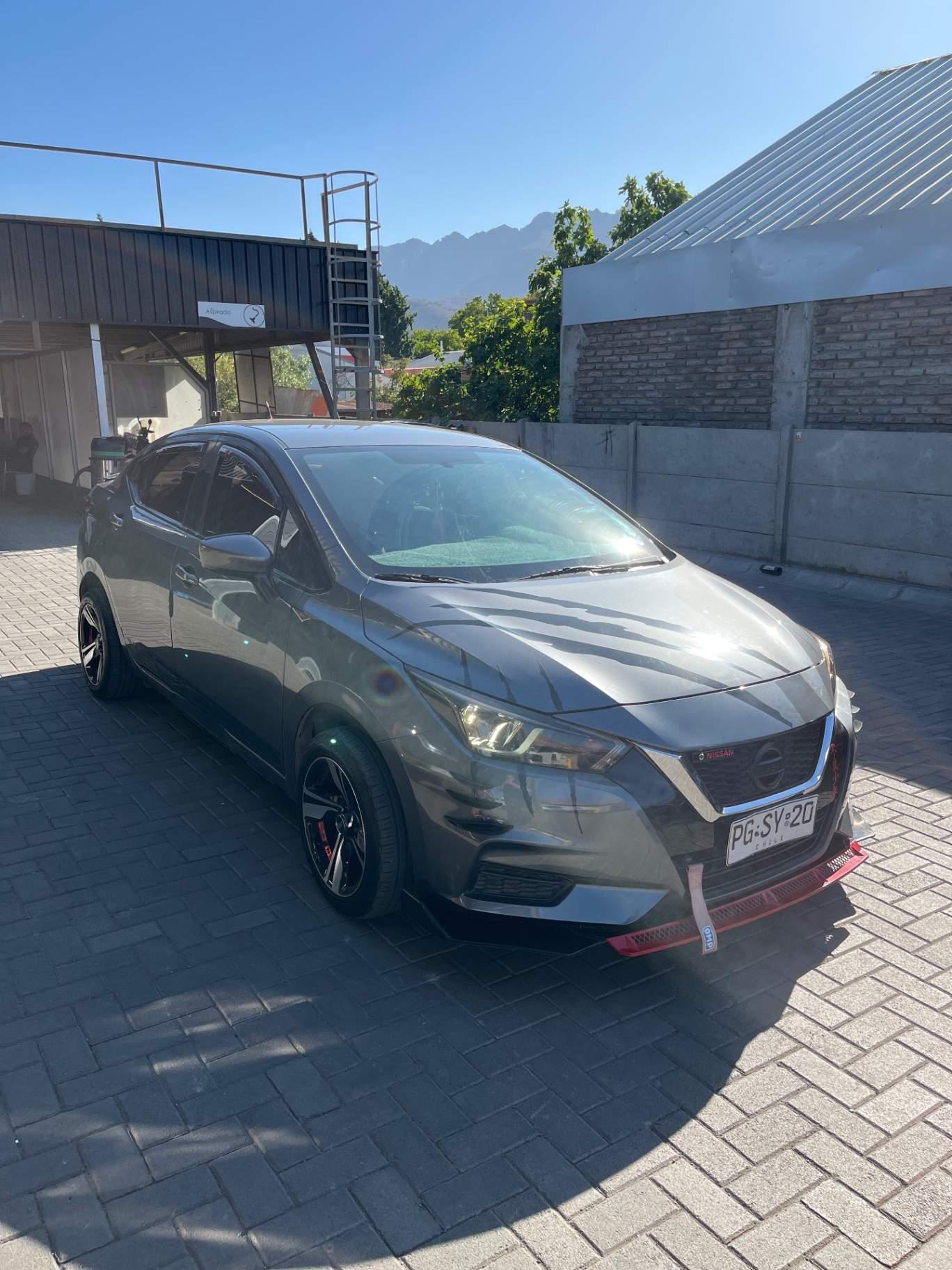 Automovil Nissan Versa