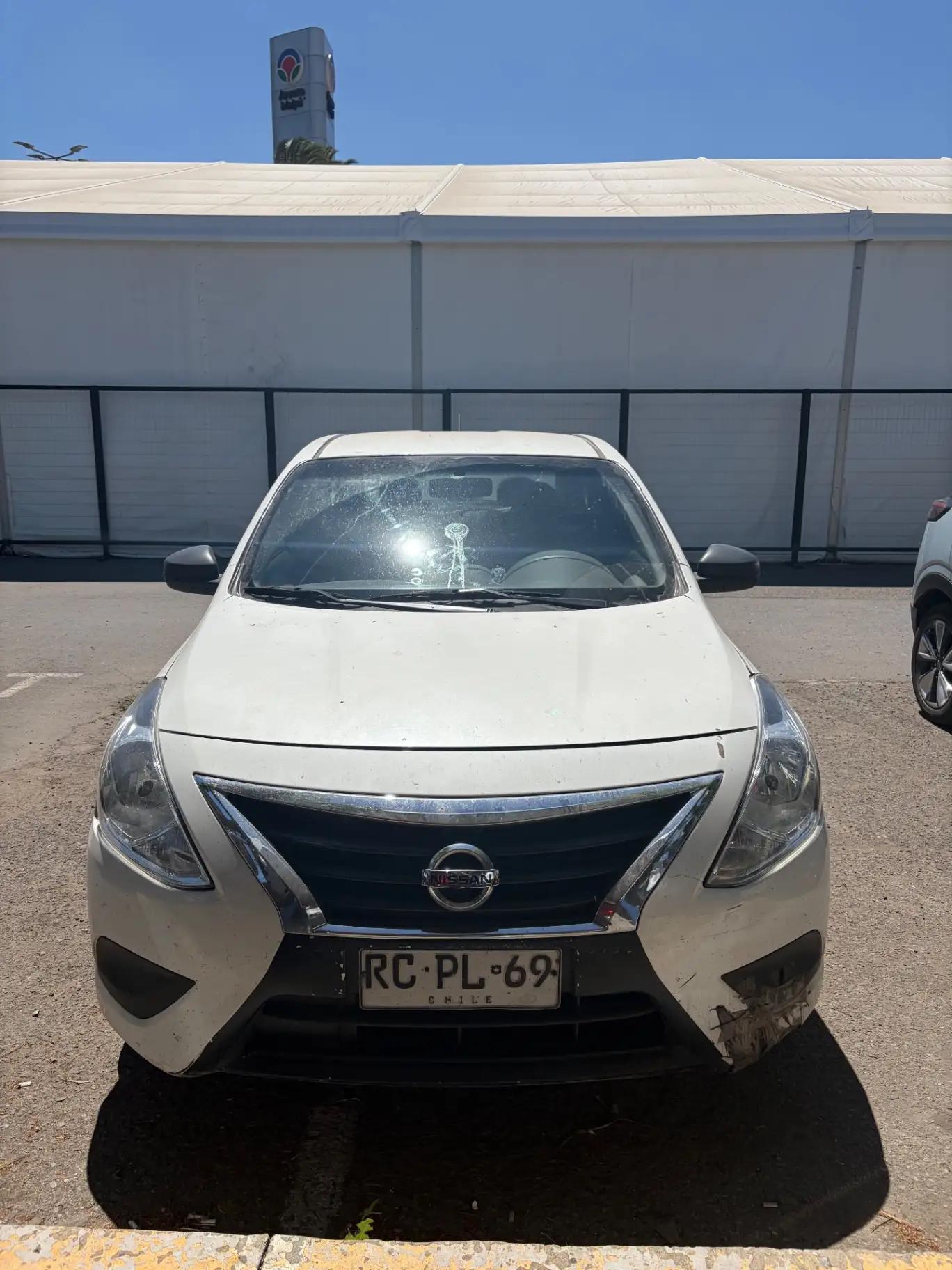 Automovil Nissan Versa