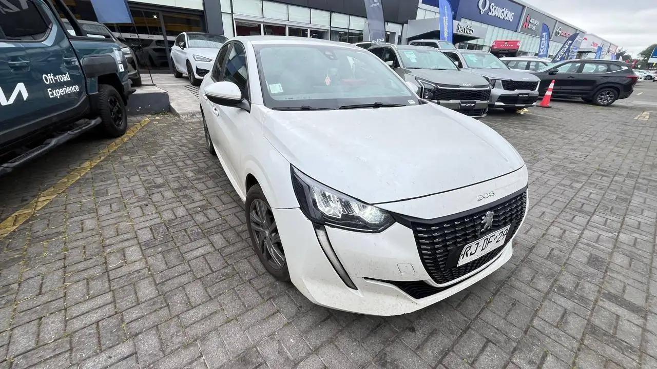 Hatchback Peugeot 208