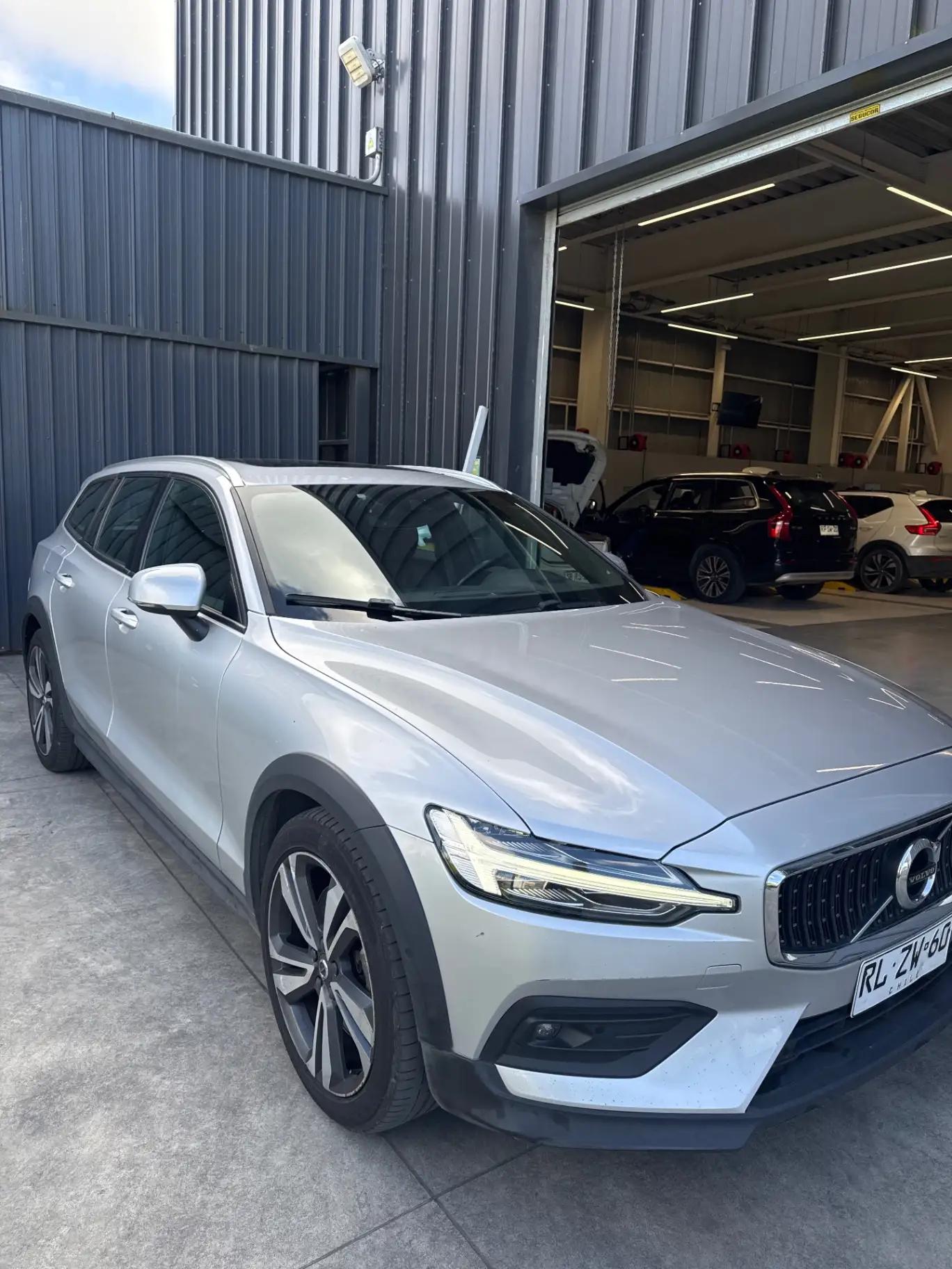 Station Wagon Volvo V60 Cross Country
