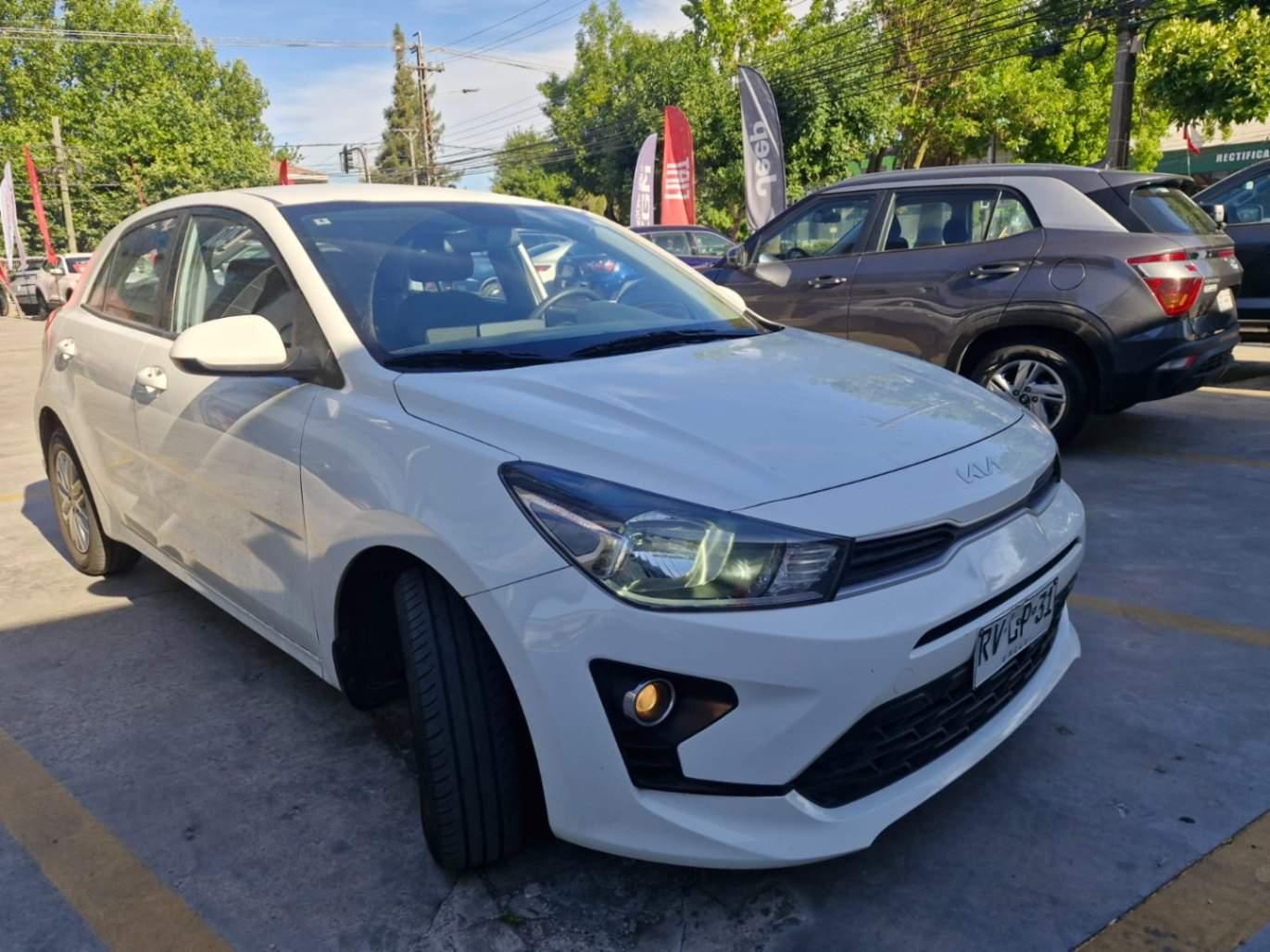 Automovil Kia Rio 5