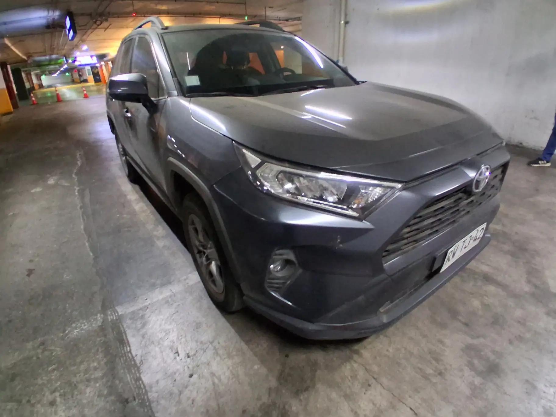 Station Wagon Toyota Rav 4