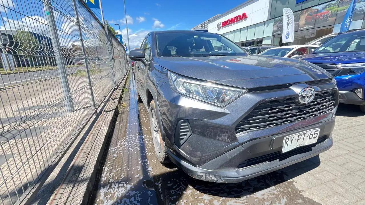 Station Wagon Toyota Rav 4