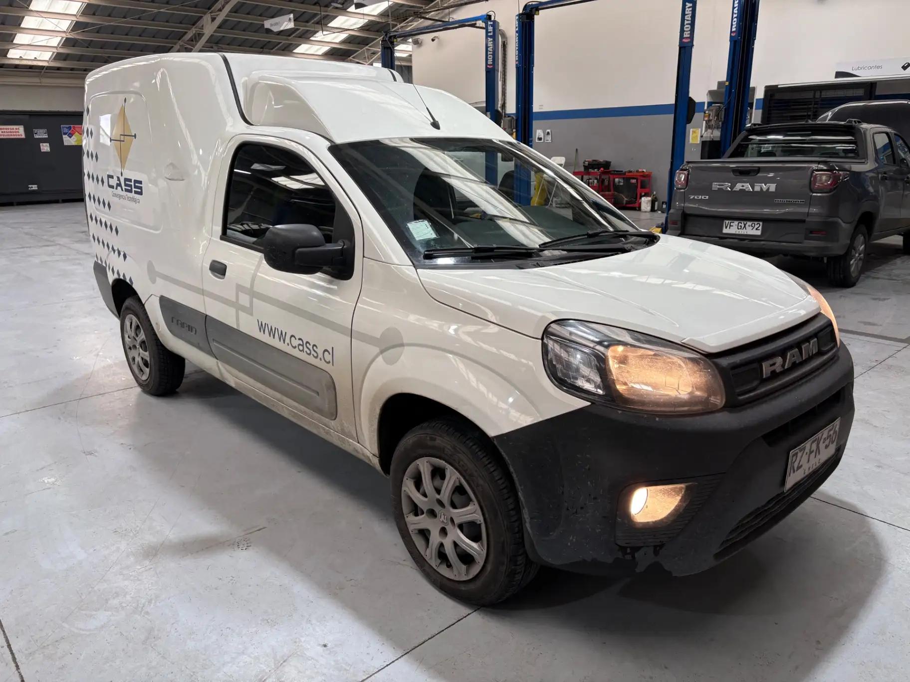 Furgon Ram Van 700