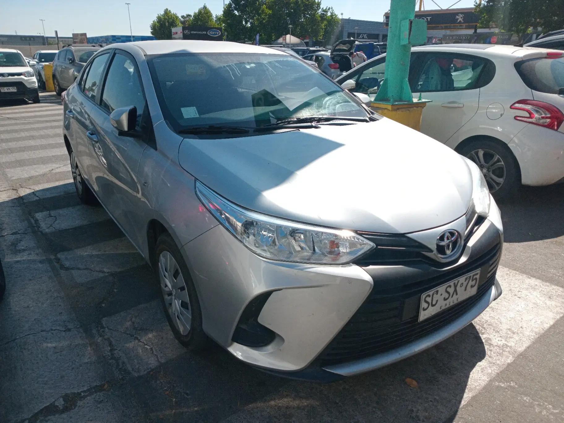 Automovil Toyota Yaris Sedan