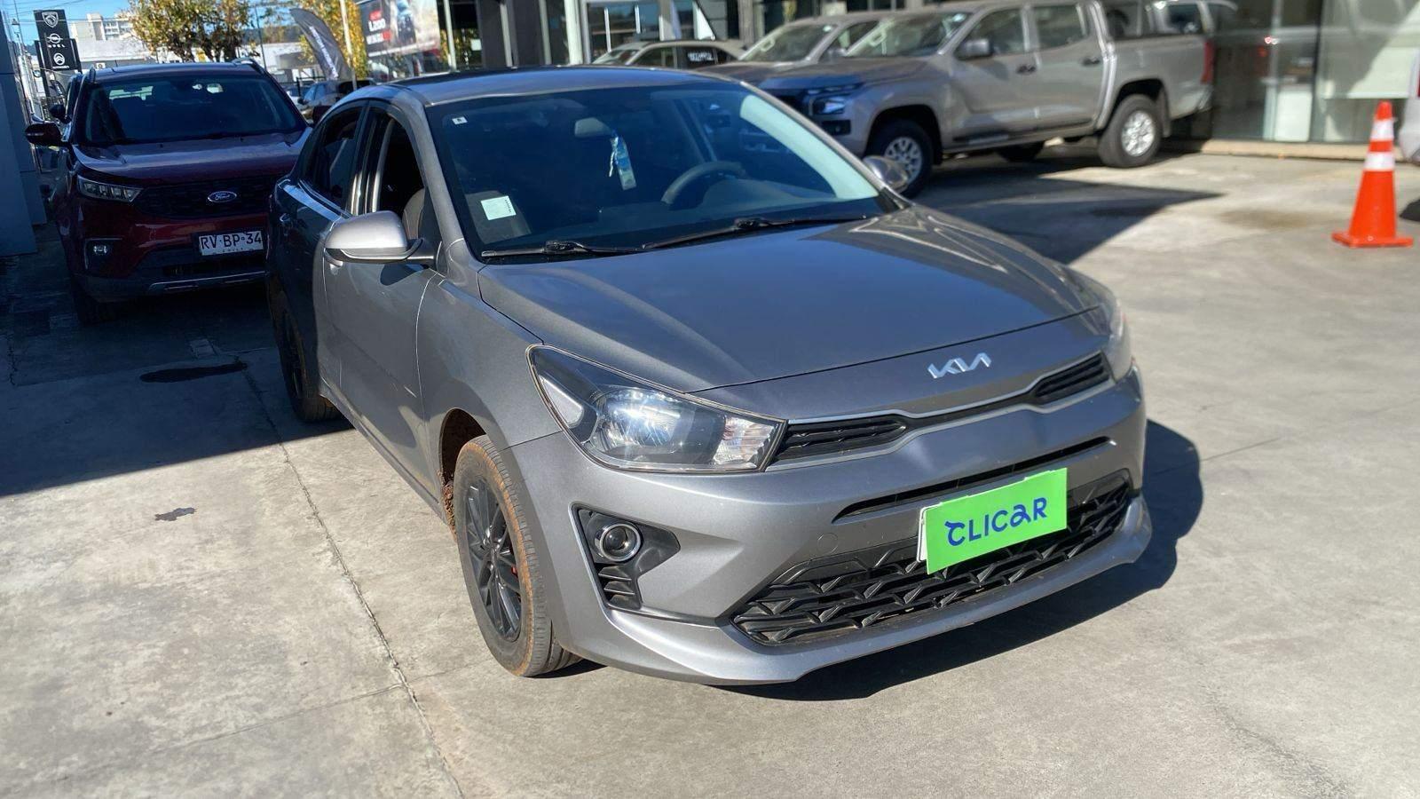 Automovil Kia Rio4