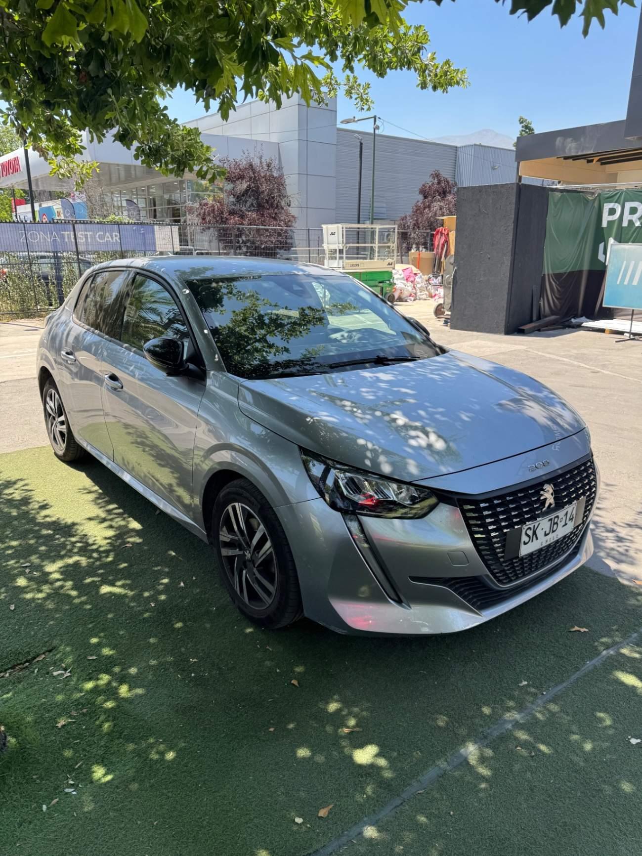 Automovil Peugeot 208