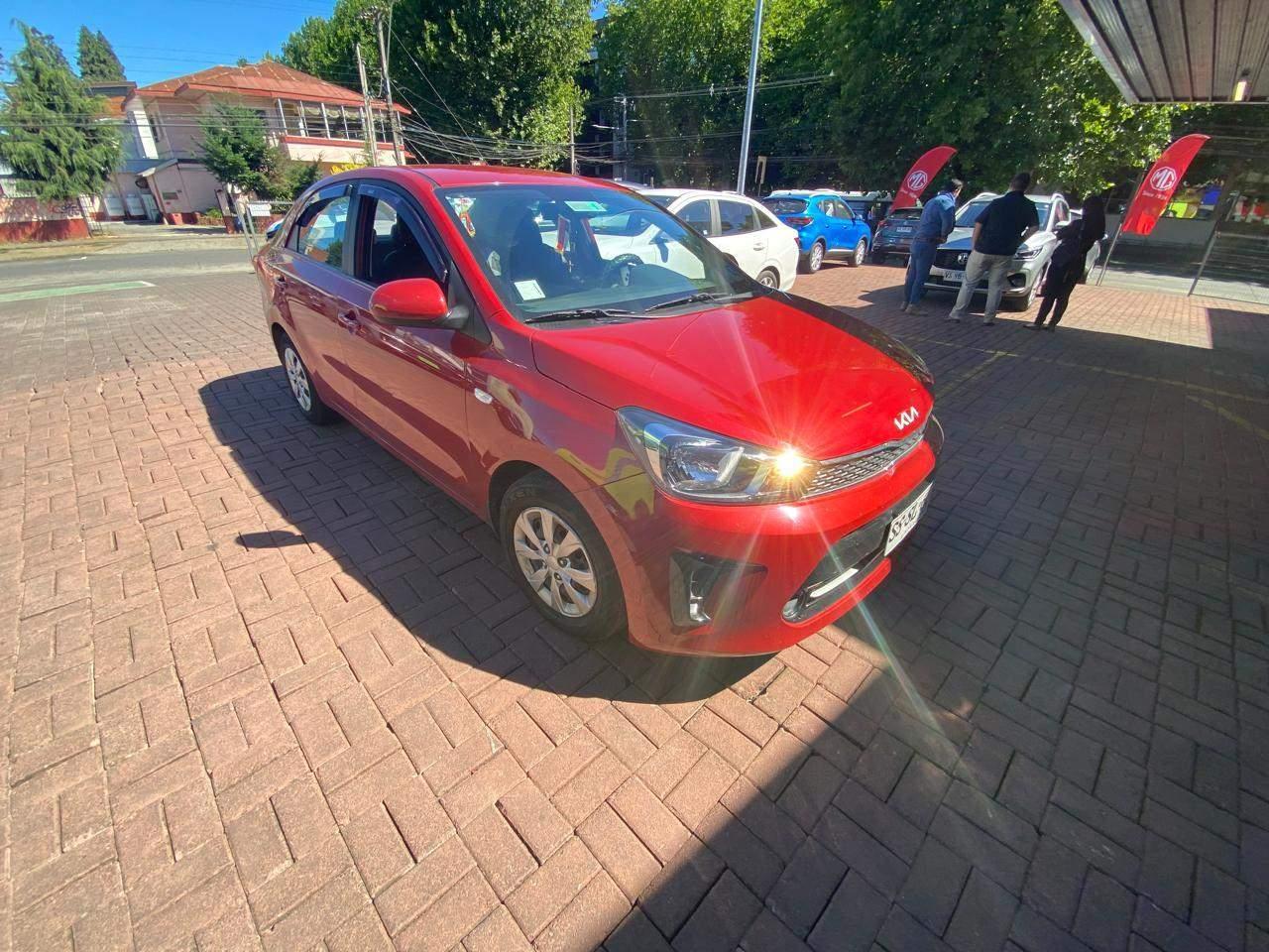 Automovil Kia Soluto