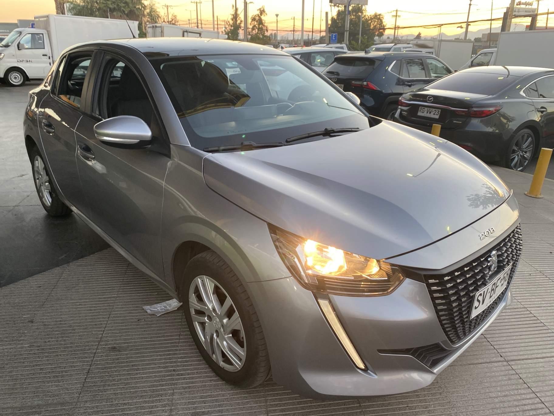 Automovil Peugeot 208
