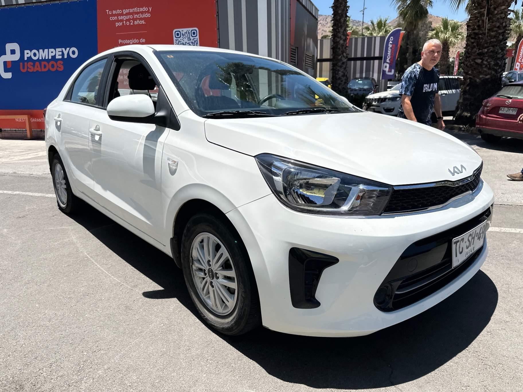 Automovil Kia Soluto