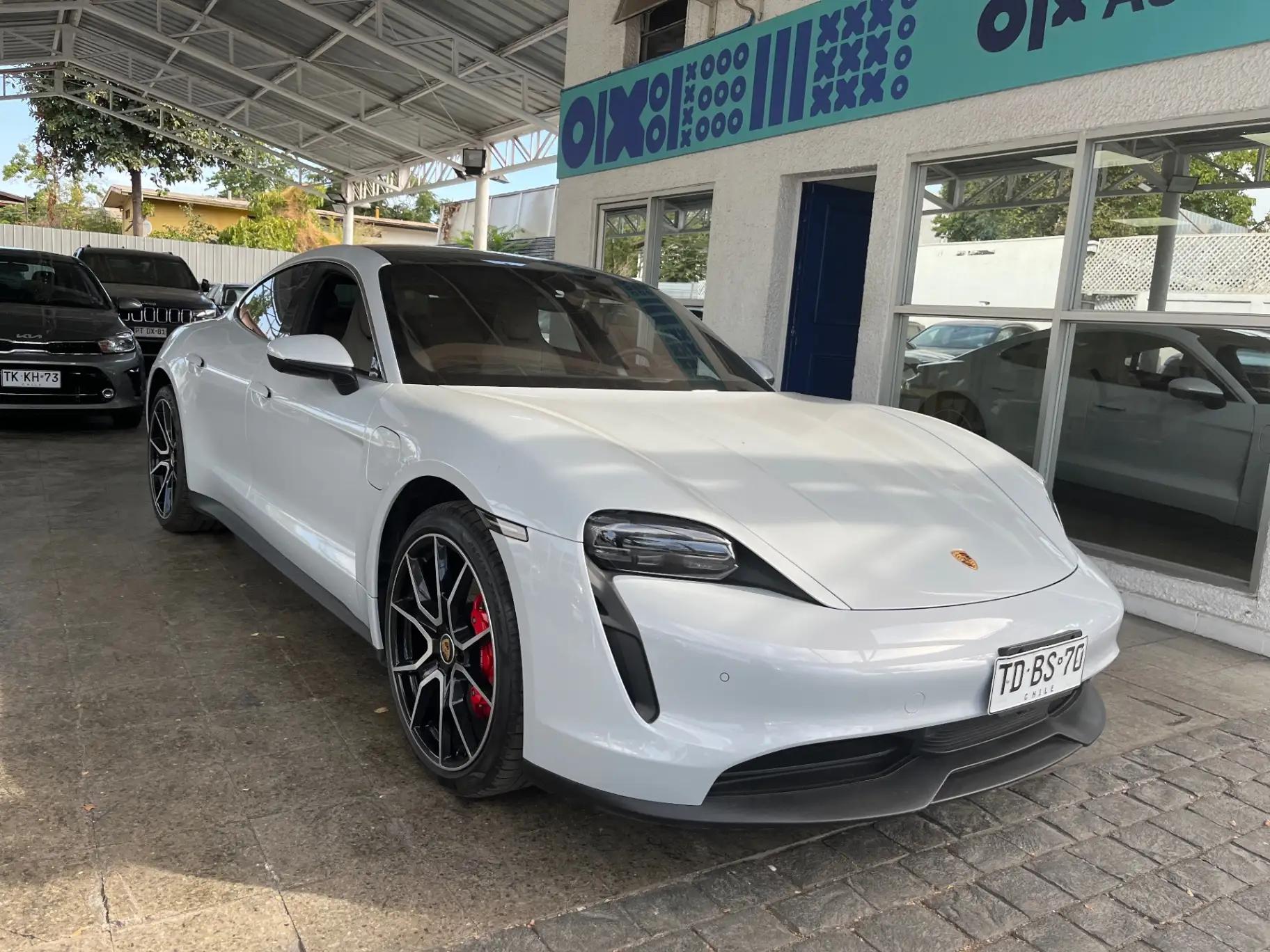 Automovil Porsche Taycan