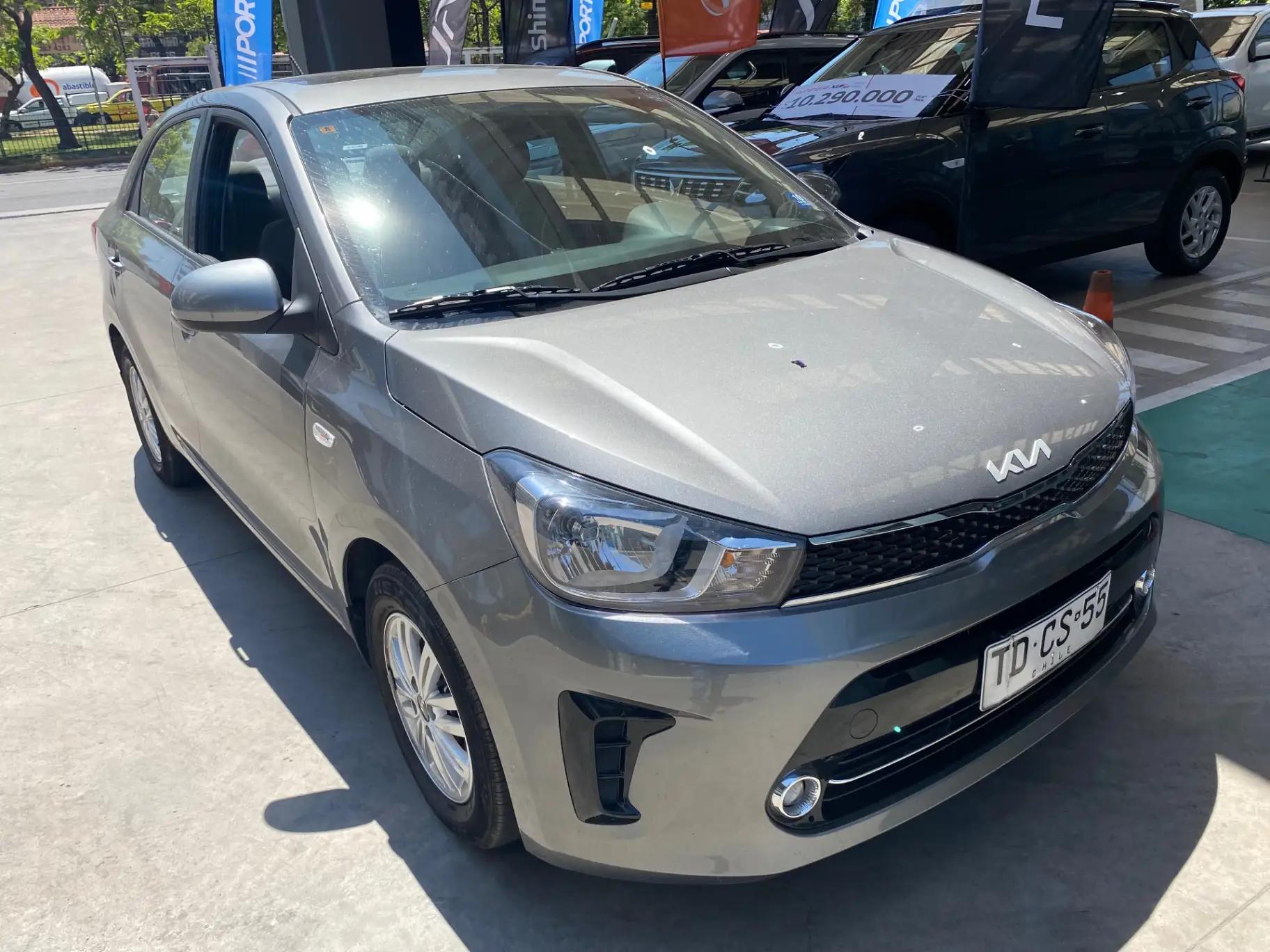 Automovil Kia Soluto