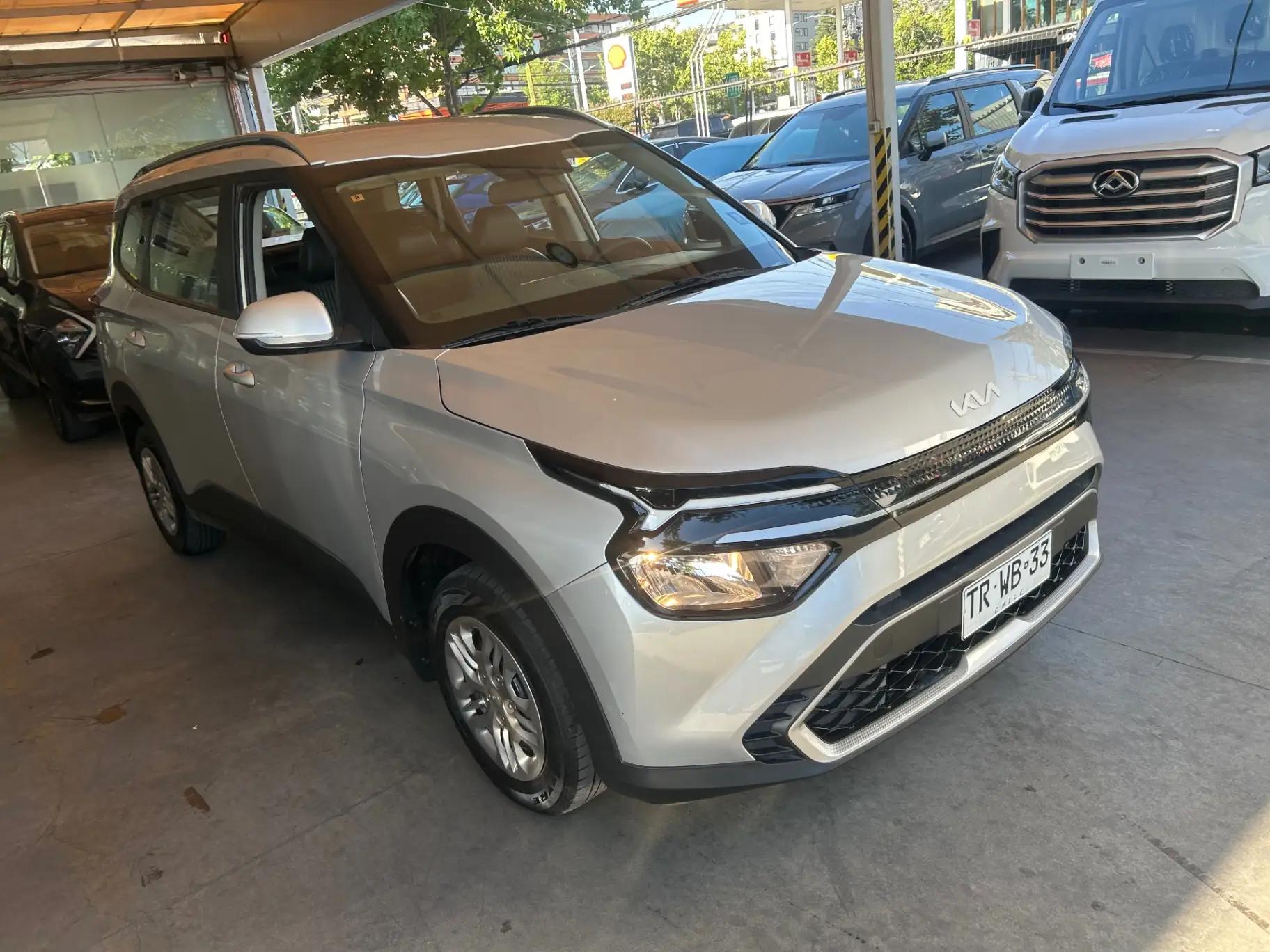 Station Wagon Kia Carens