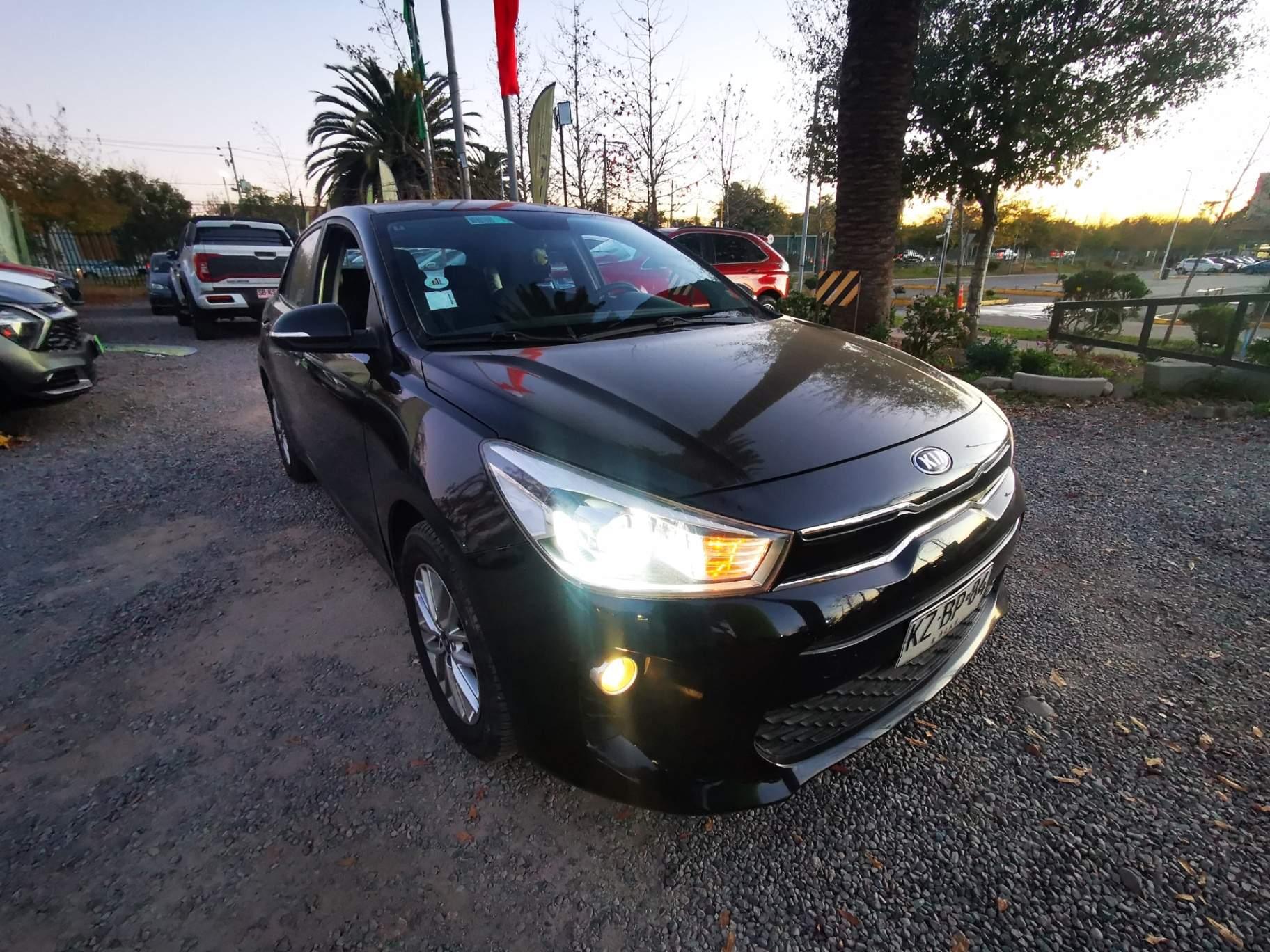 Automovil Kia Rio 5