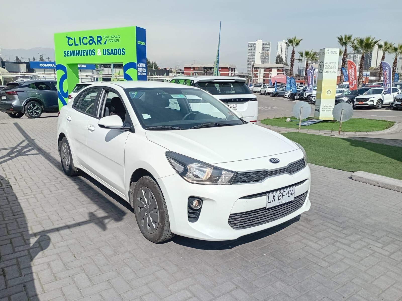 Automovil Kia Rio4