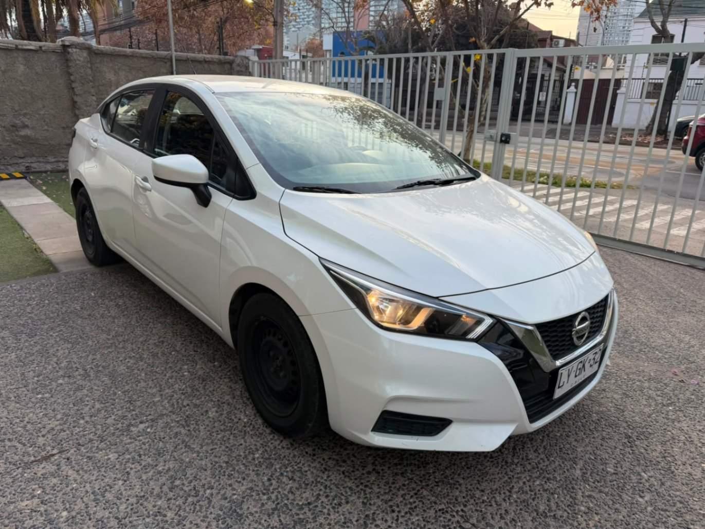 Automovil Nissan Versa