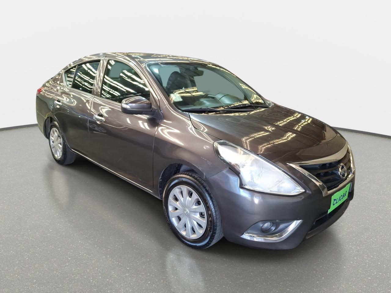 Automovil Nissan Versa