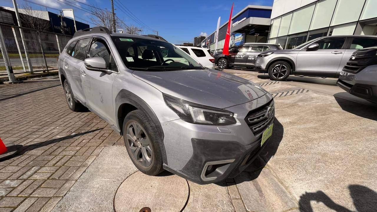 Station Wagon Subaru Outback