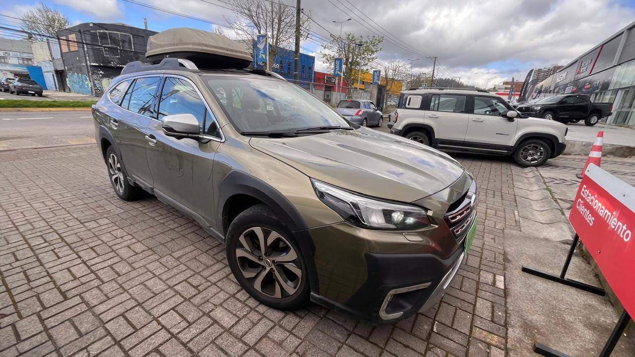 Station Wagon Subaru Outback