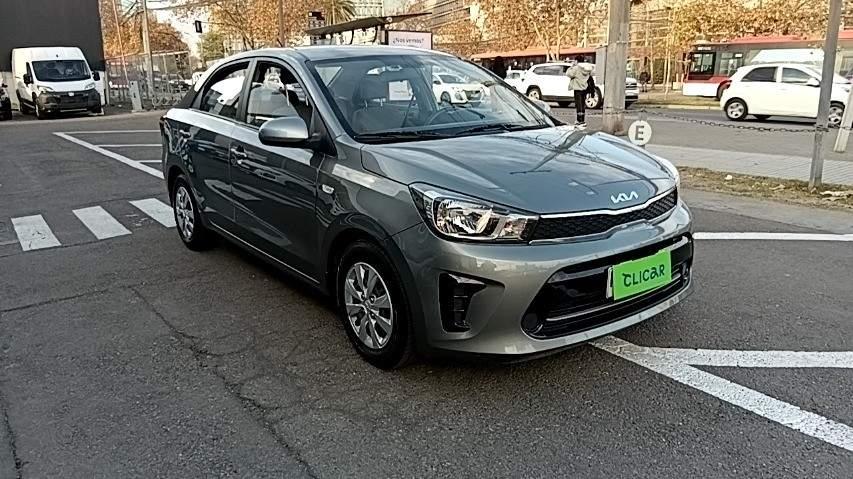 Automovil Kia Soluto
