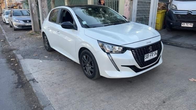 Automovil Peugeot 208