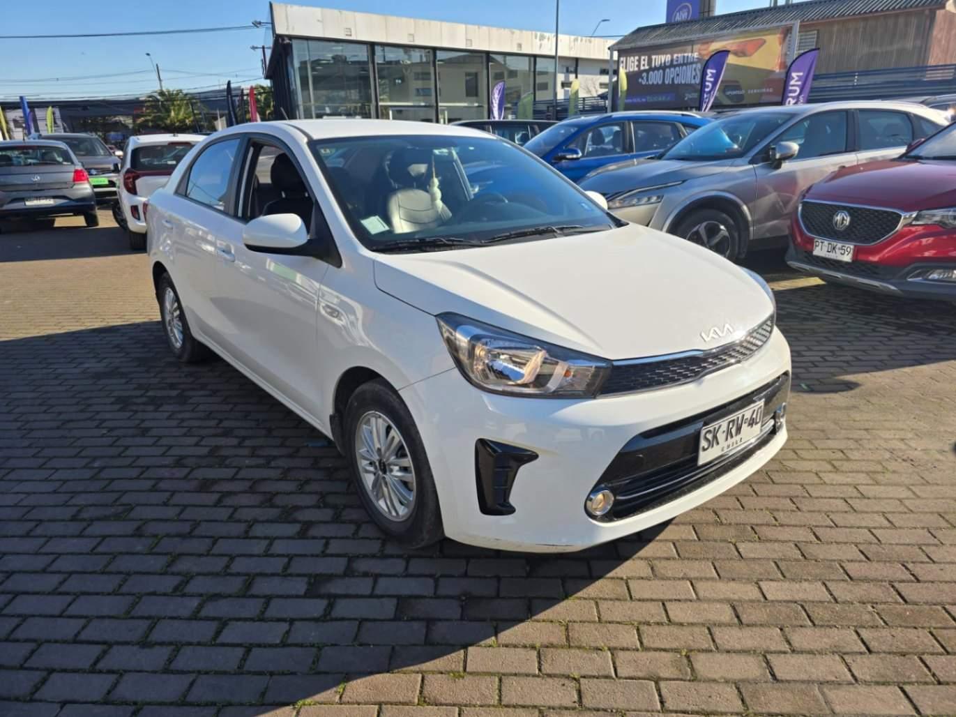 Automovil Kia Soluto
