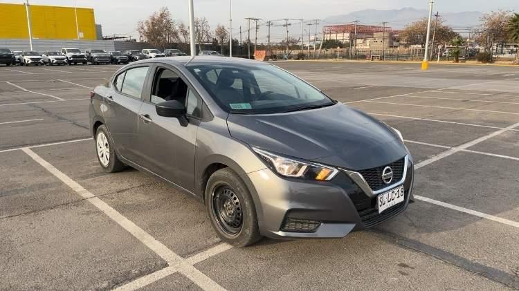 Automovil Nissan Versa