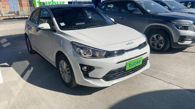 Automovil Kia Rio 5