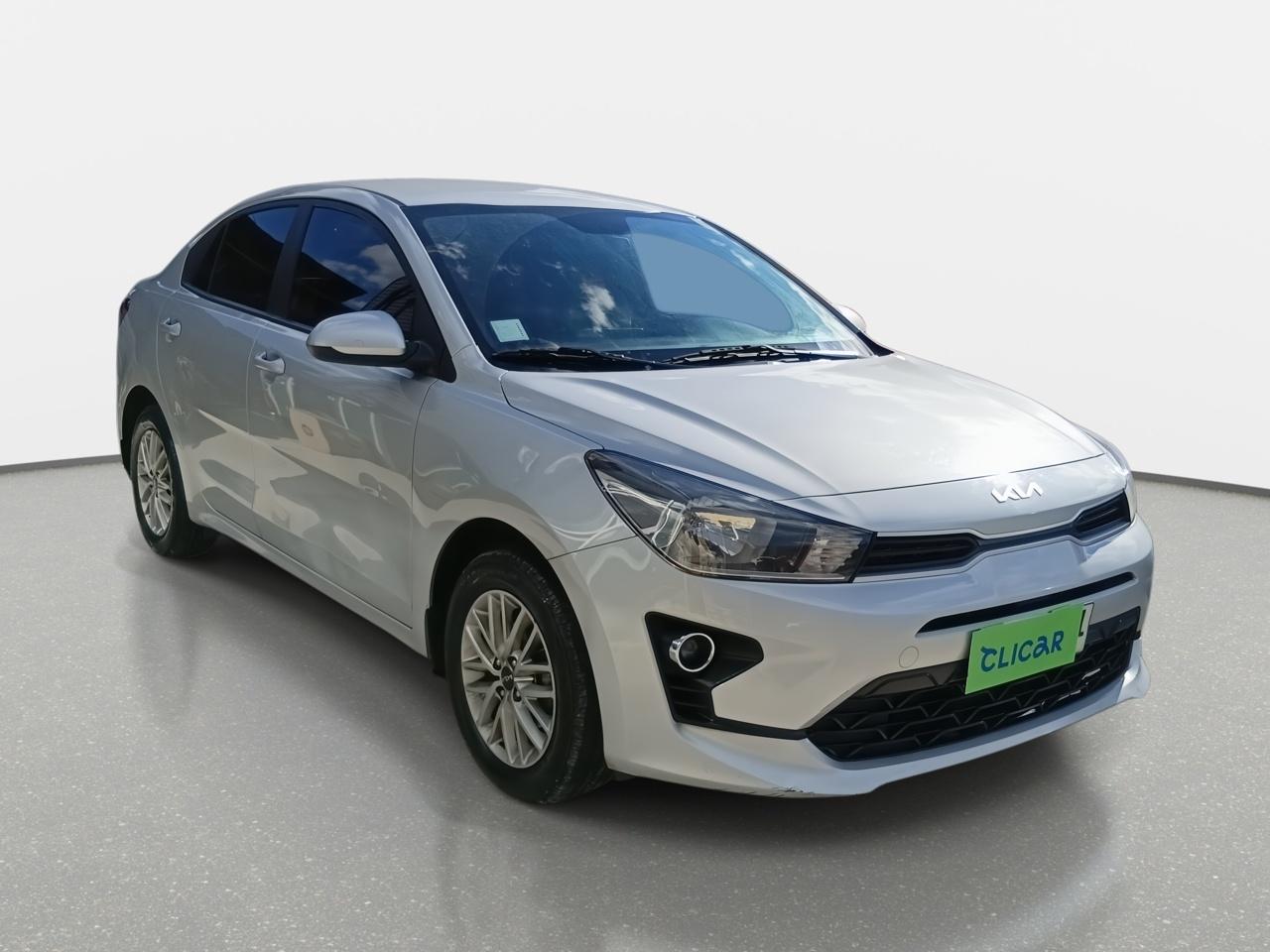 Automovil Kia Rio4