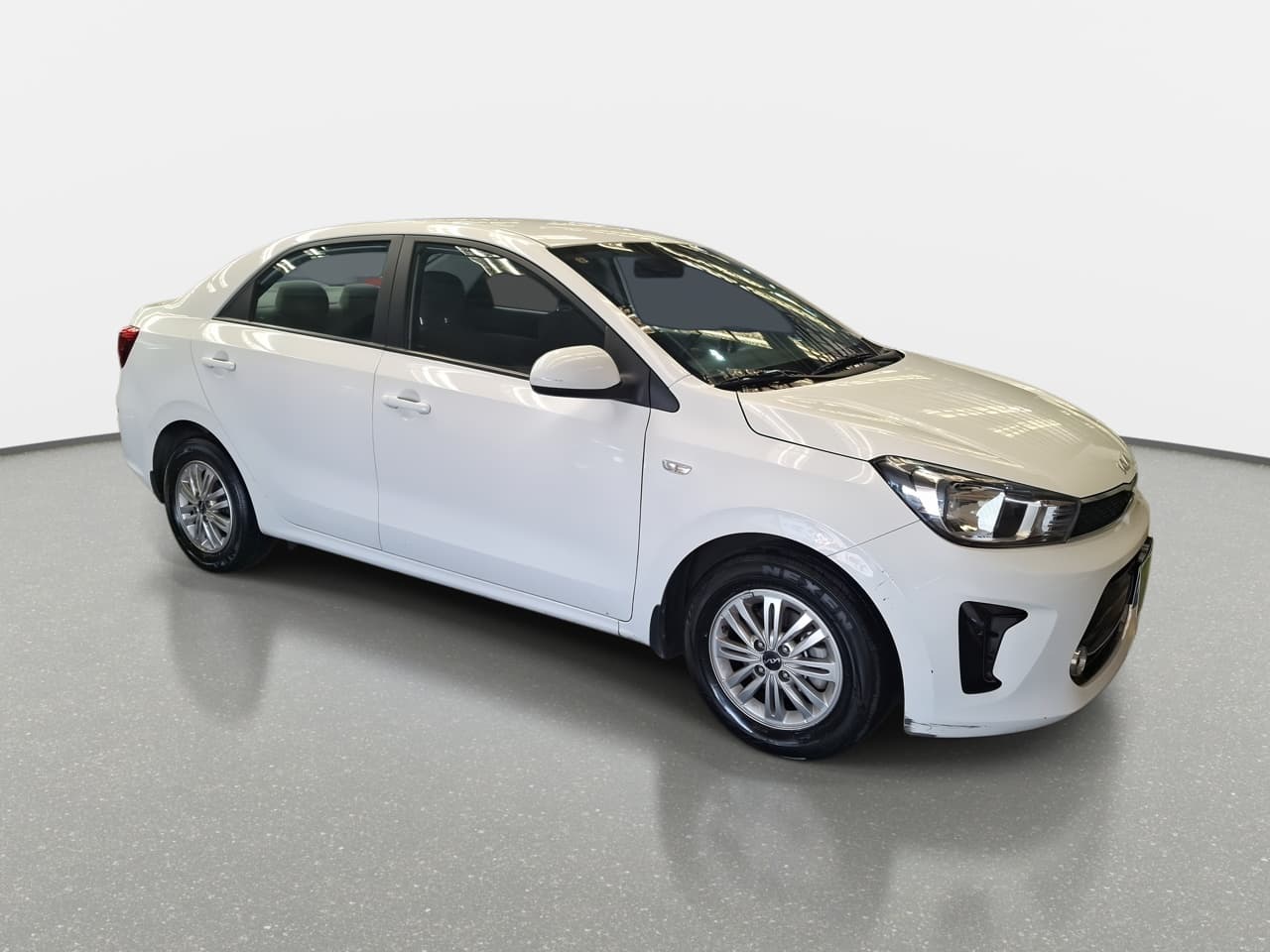 Automovil Kia Soluto