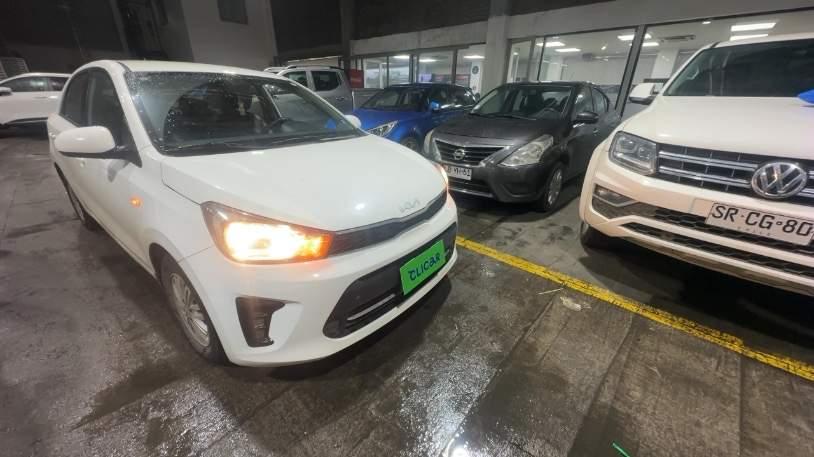 Automovil Kia Soluto