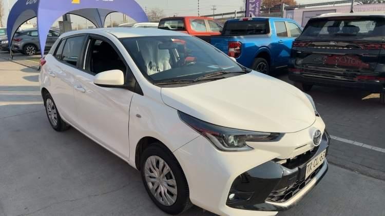 Automovil Toyota Yaris