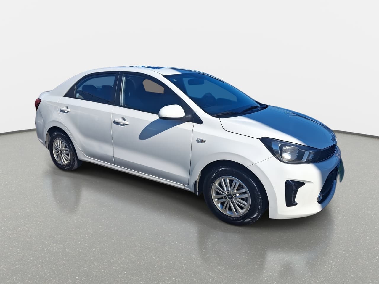 Automovil Kia Soluto
