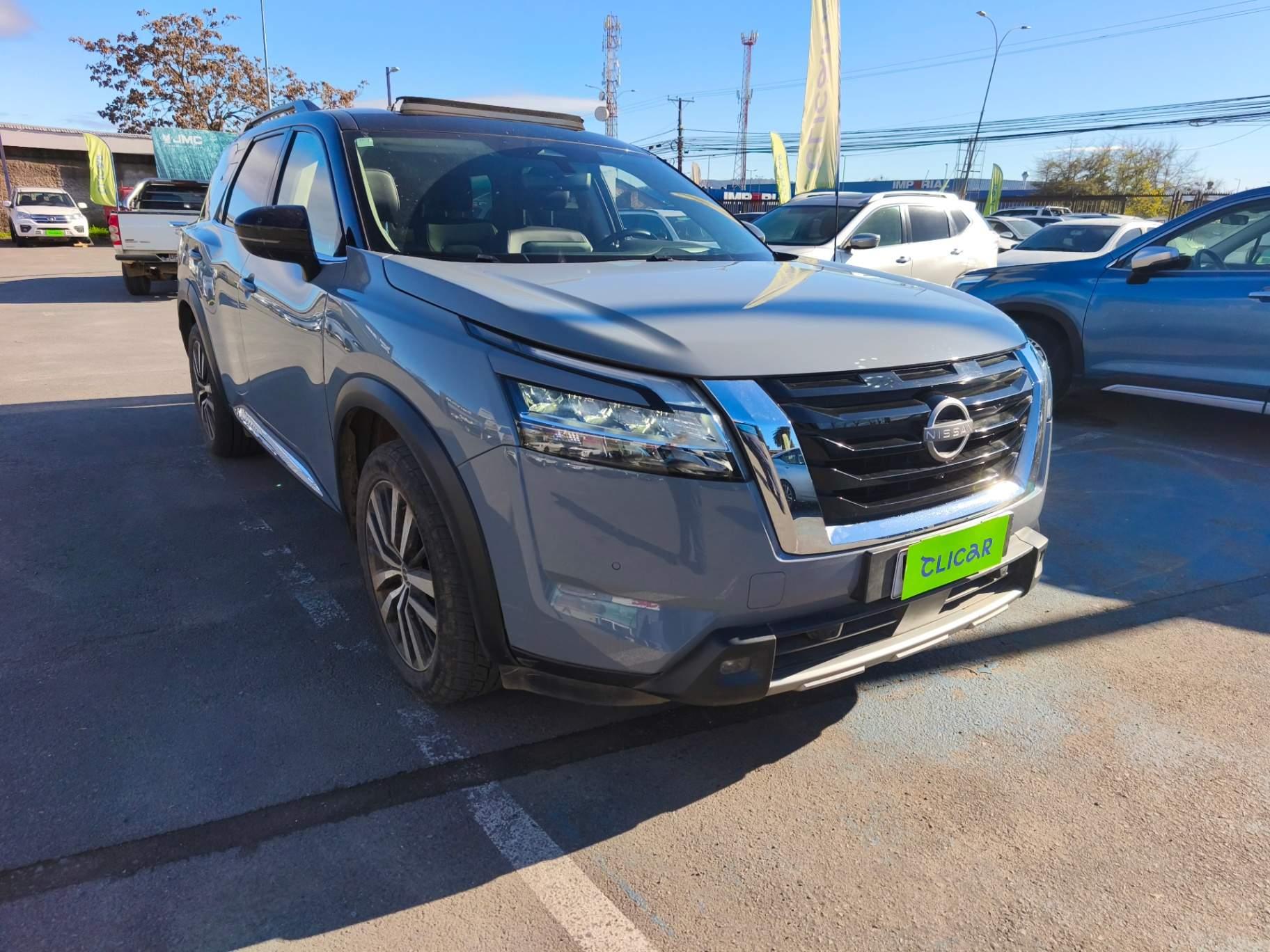 Station Wagon Nissan Pathfinder